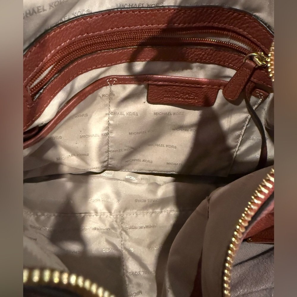 Michael Kors Brooklyn‎ grommet shoulder bag EUC - Picture 5 of 5